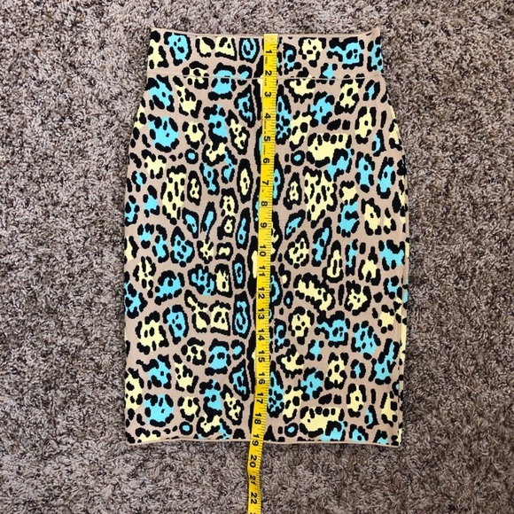 BCBGMAXAZRIA Bandage Skirt 🤩 - Picture 4 of 4